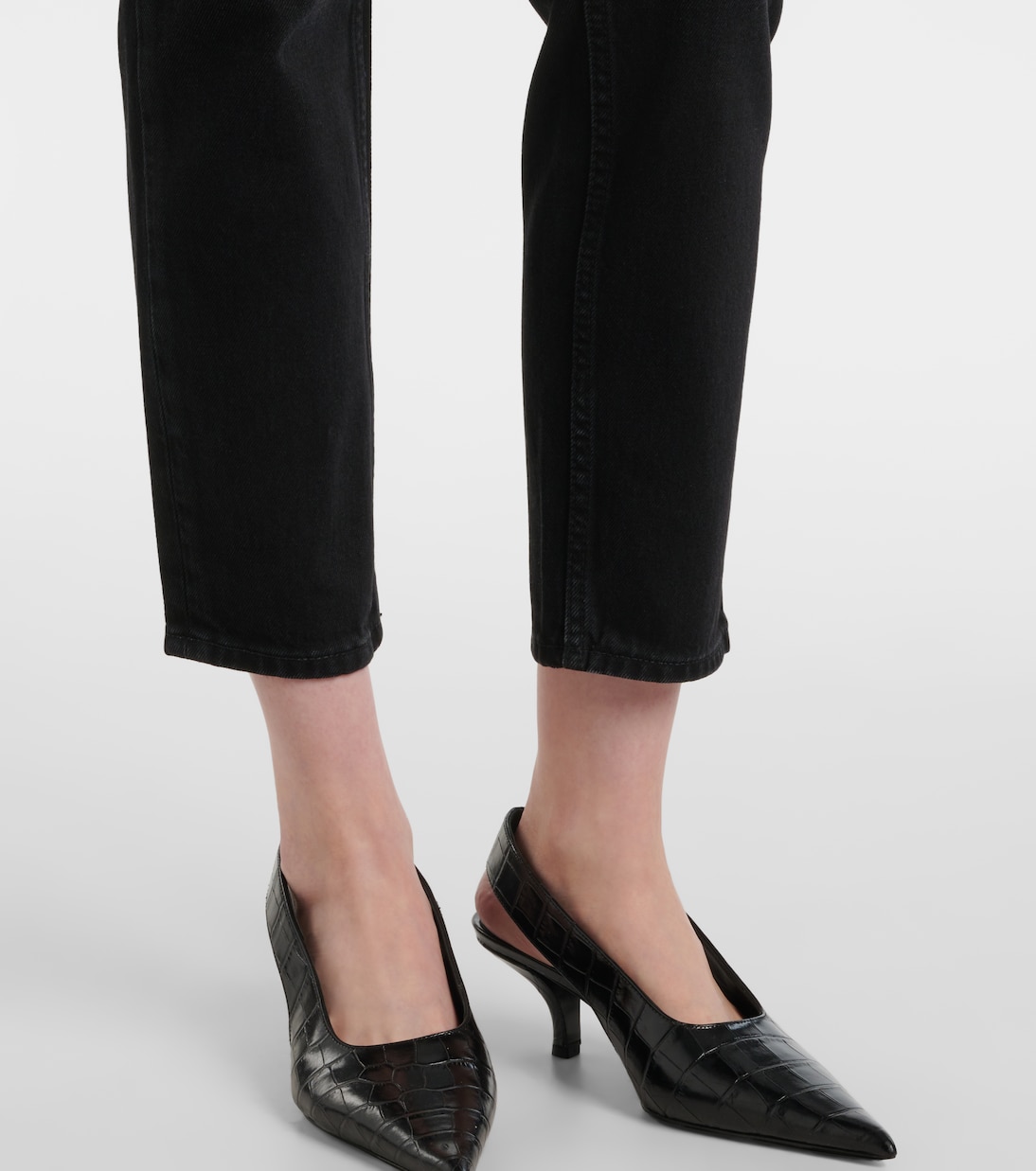 Low-Rise Tapered Jeans | Toteme