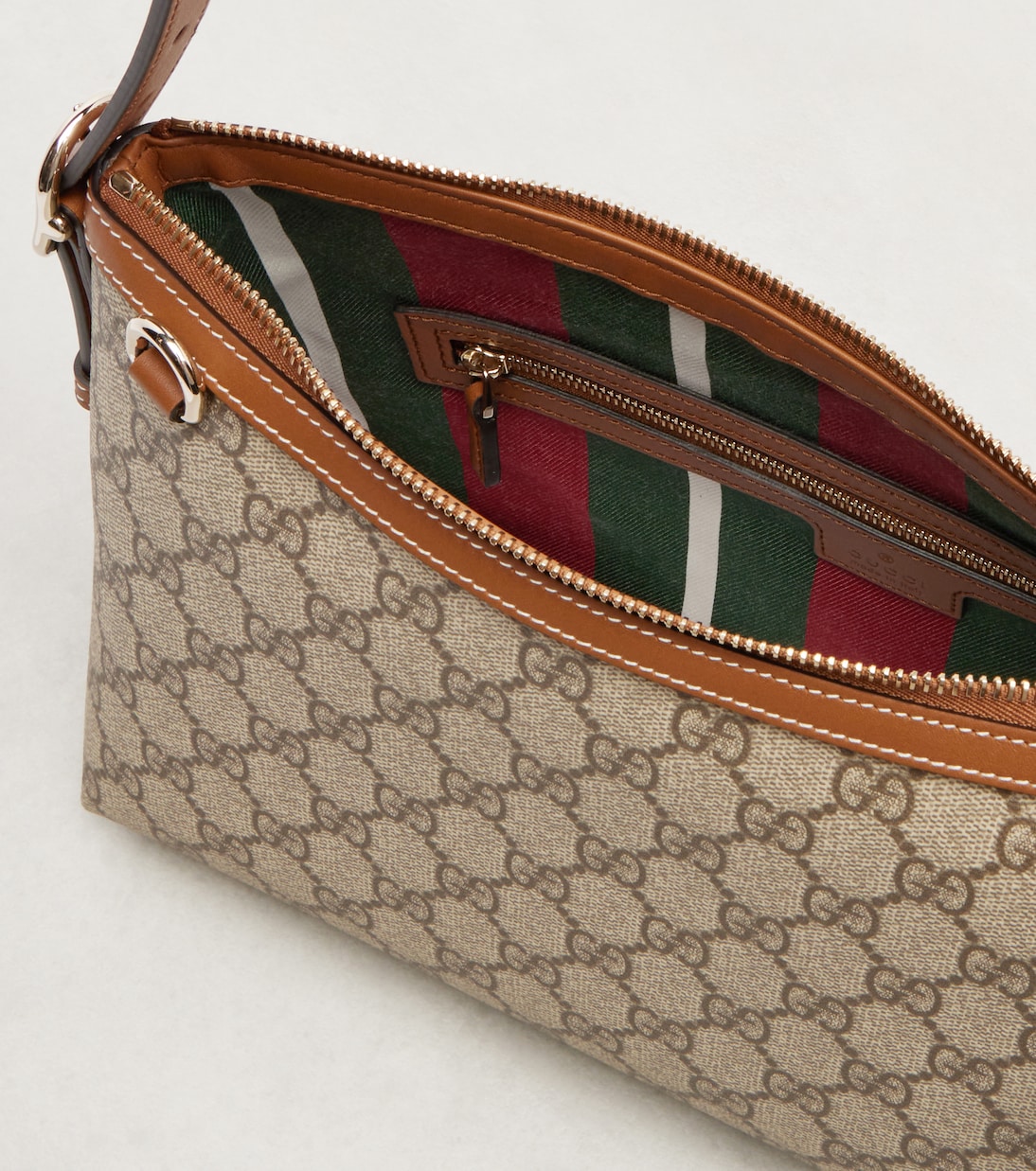 Schultertasche GG Emblem Medium aus Canvas  | Gucci