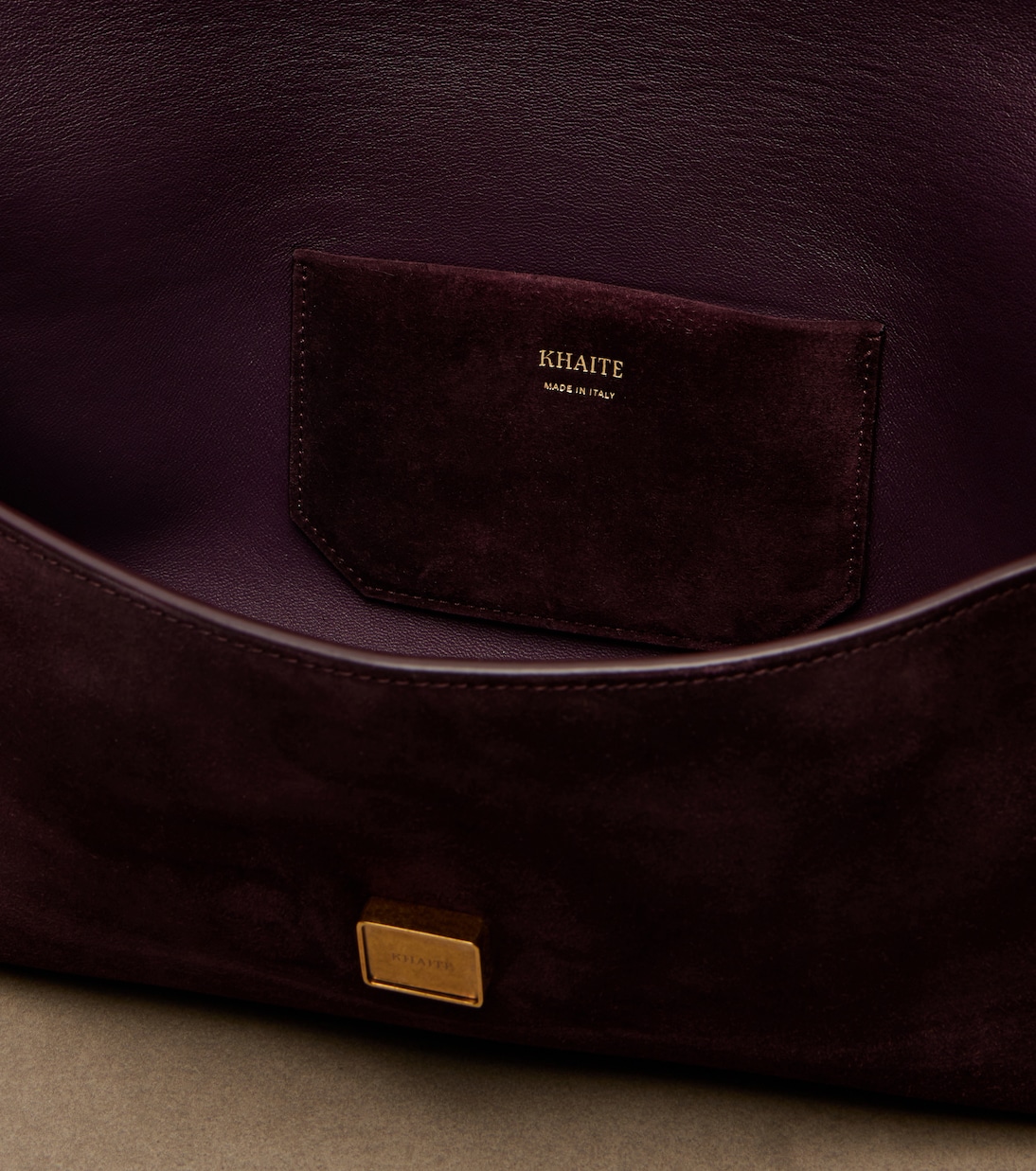 Clutch Audrey aus Veloursleder | Khaite