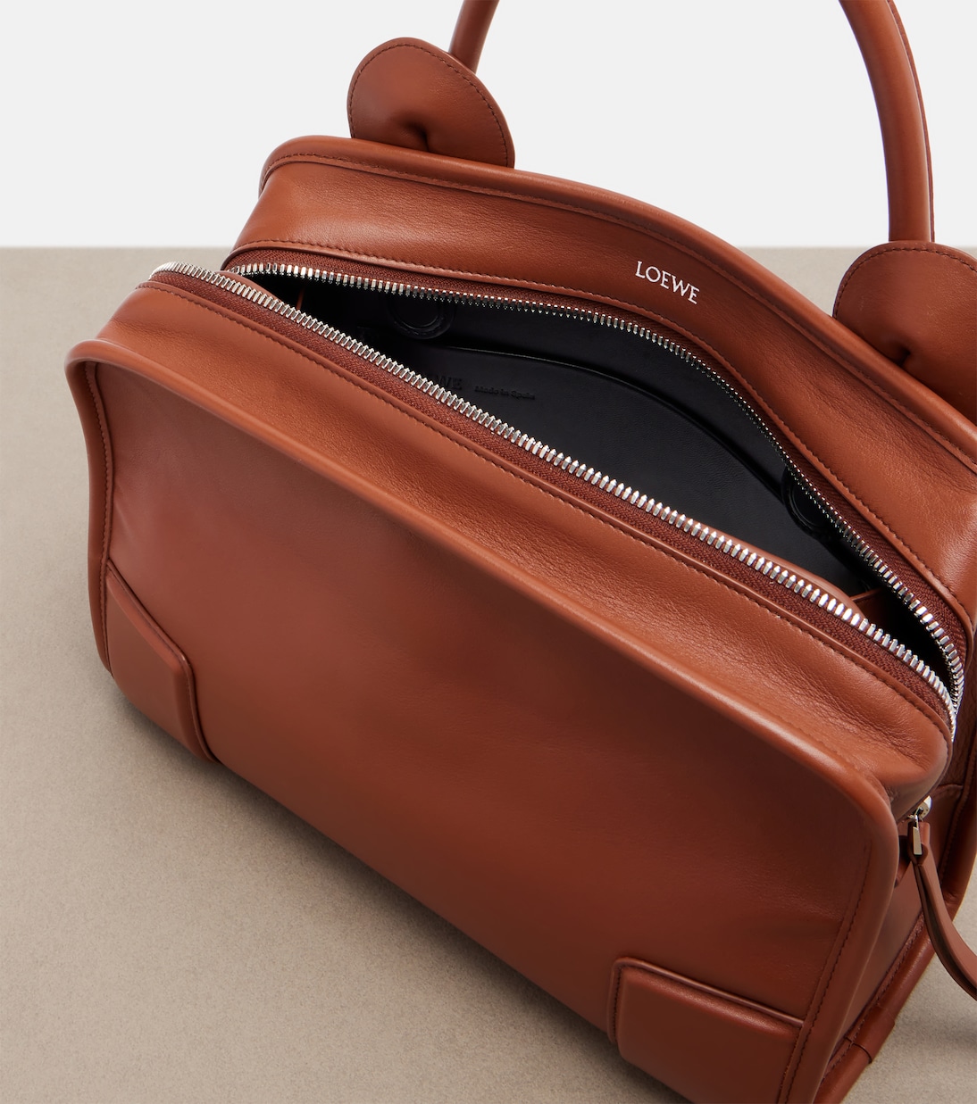 Tote Bag Amazona 180 Lion Medium aus Leder | Loewe