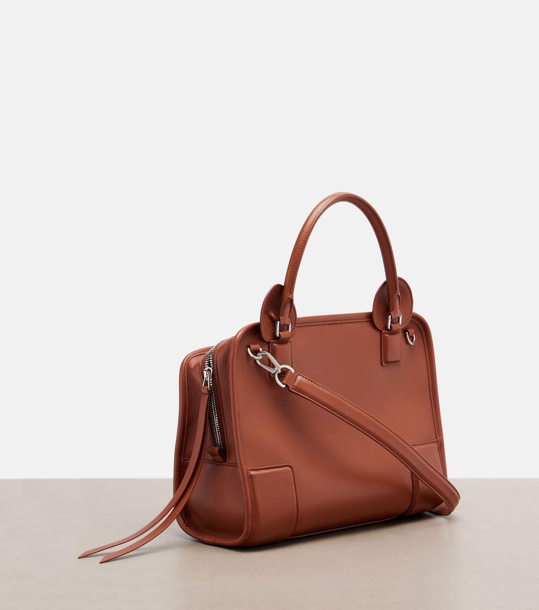 Tote Bag Amazona 180 Lion Medium aus Leder | Loewe