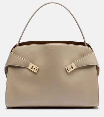Hug Large leather shoulder bag | Ferragamo
