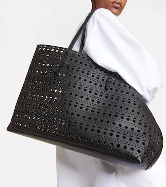 Le Mina 44 Vienne leather tote bag in black - Alaia | Mytheresa