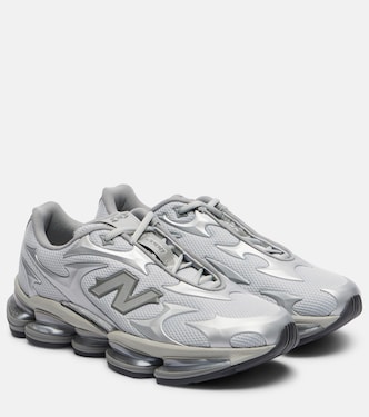 2000 sneakers | New Balance