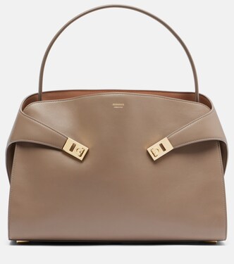 Hug Soft Medium leather shoulder bag | Ferragamo