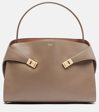 Hug Soft Medium leather shoulder bag | Ferragamo