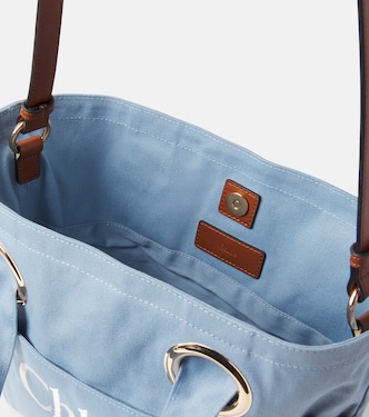 【K.yu】Chloé かごバッグ ライトブルー Logo leather-trimmed canvas basket bag in blue - Chloe Kids