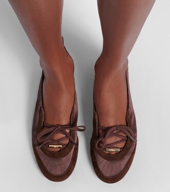 Ｋ　Chloé ブラウン　フラットシューズ 38 Chloé Kick suede-trimmed satin flats in brown - Chloe | Mytheresa