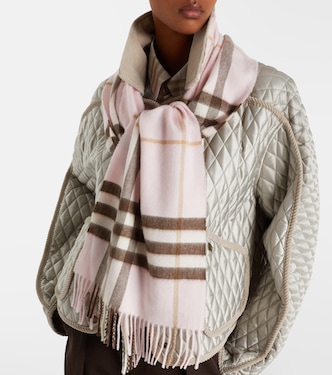 Giant Check cashmere scarf in pink - Burberry | Mytheresa