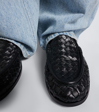Silenzio Intrecciato leather loafers in black - Bottega Veneta