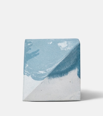 Concrete bookend | Michaël Verheyden
