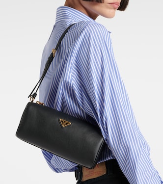 Mini logo leather shoulder bag in black - Prada | Mytheresa