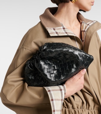 Dustbag Intrecciato leather clutch in black - Bottega Veneta