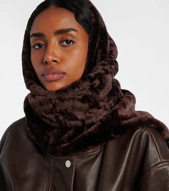 Shearling scarf in brown - Nour Hammour | Mytheresa