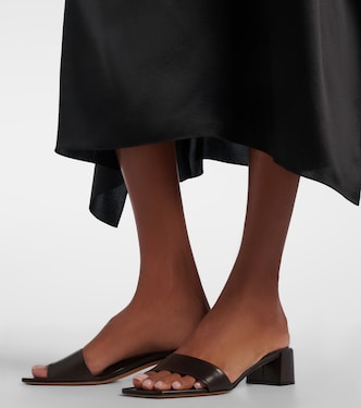 Chocolate leather mules in brown - The Row | Mytheresa
