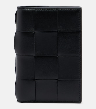 Intrecciato leather passport holder | Bottega Veneta