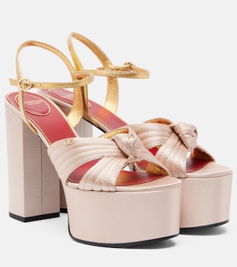 Plateausandalen Crasher aus Satin | Valentino Garavani
