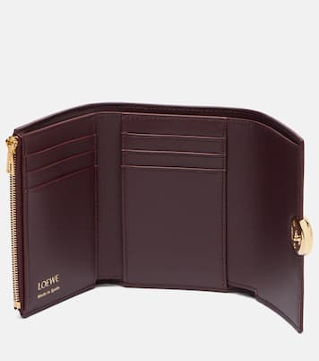 Pebble Small leather wallet | Loewe