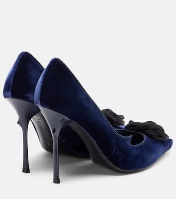 Rose Vivier 100 floral-appliqué velvet pumps | Roger Vivier