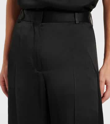 Weite High-Rise-Hose aus Satin | Toteme