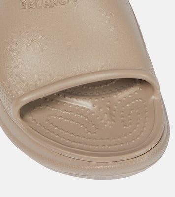 Pool Crocs™ rubber mules | Balenciaga