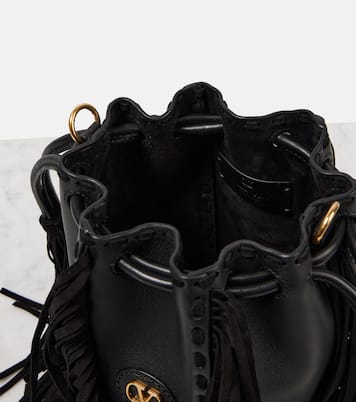 Sac seau Nellcôte Small en cuir | Valentino Garavani