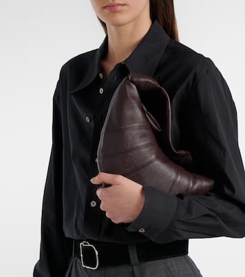 Schultertasche Fortune Croissant Mini aus Leder | Lemaire