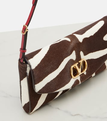 Schultertasche DeVain Small aus Kalbshaar | Valentino Garavani