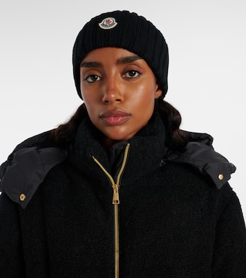 Berretto in lana vergine a coste con logo | Moncler