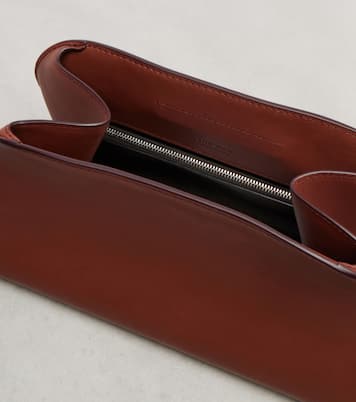 Clutch Peggy aus Leder | The Row