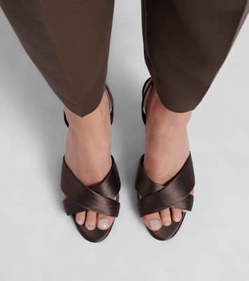 Sandales slingback Viera en satin | Manolo Blahnik