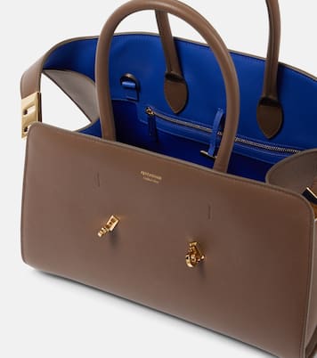 Hug Medium leather tote bag | Ferragamo