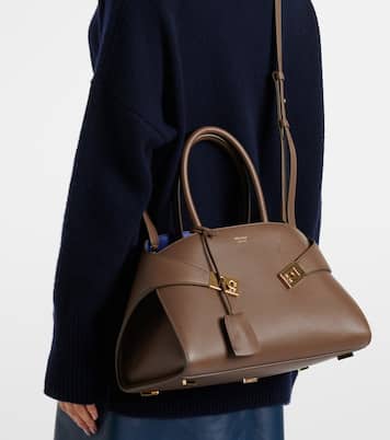 Hug Medium leather tote bag | Ferragamo