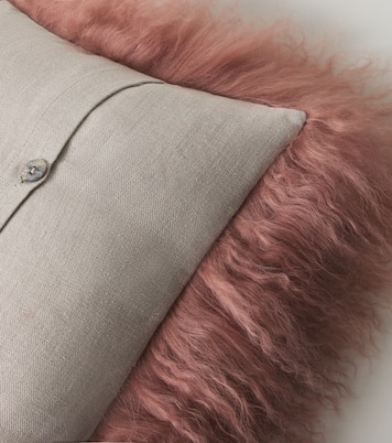 Reversible linen and shearling cushion | Maison de Vacances