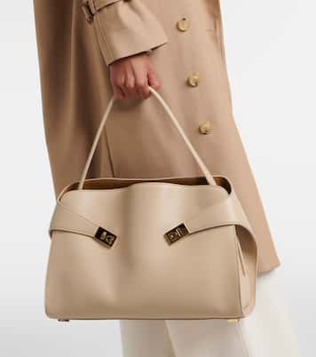 Hug Large leather shoulder bag | Ferragamo
