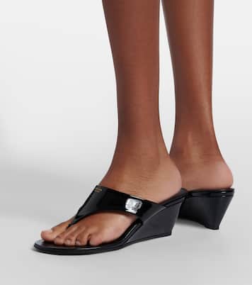 Tongs en cuir verni | Prada