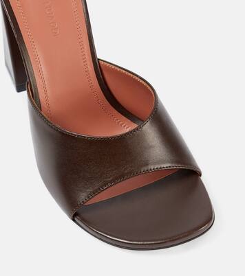 Pantoletten Brigitte 95 aus Leder | Amina Muaddi