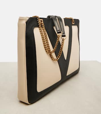 Viva Superstar Medium leather tote bag | Valentino Garavani
