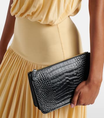 حقيبة كلاتش من الجلد بنقشات جلد التمساح Threefold | Toteme