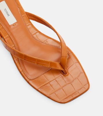 Tongs en cuir effet croco | Toteme
