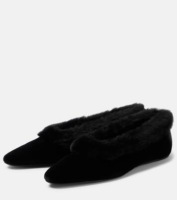 Ballerinas aus Samt mit Shearling | Toteme