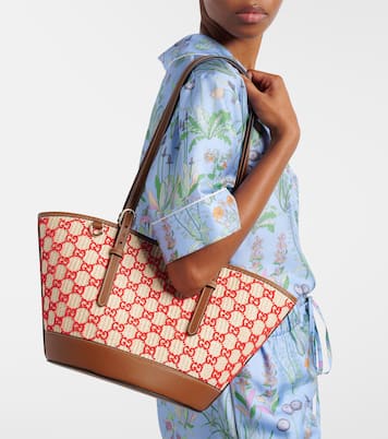 Summer GG Medium raffia shoulder bag | Gucci