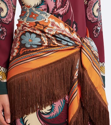 사진 5개 중 3번째