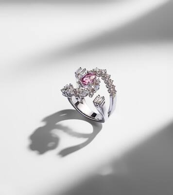 Anello Reign Supreme in oro bianco 18kt con diamanti e zaffiro | Yeprem