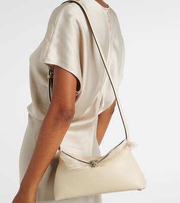 Clutch T-Lock aus Leder mit Shearling | Toteme