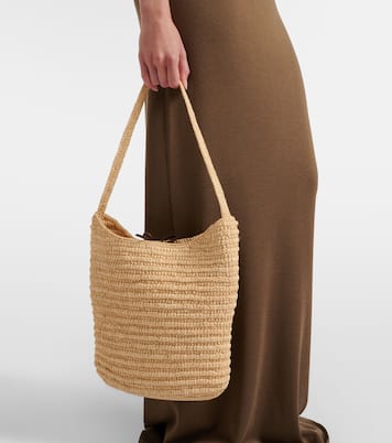 Schultertasche Alma Medium aus Raffiabast | The Row