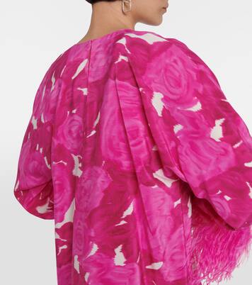 فستان قصير من الحرير مقلّم بالريش مع طبعات الورود | Valentino