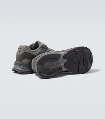 X New Balance 2010 Sneakers mit Veloursleder | Comme des Garçons Homme