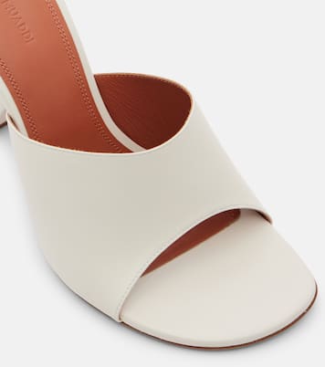 Pantoletten Taylor 90 aus Leder | Amina Muaddi