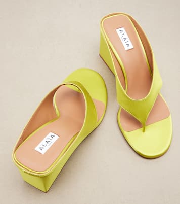 Wedge-Sandalen Cube aus Satin | Alaïa